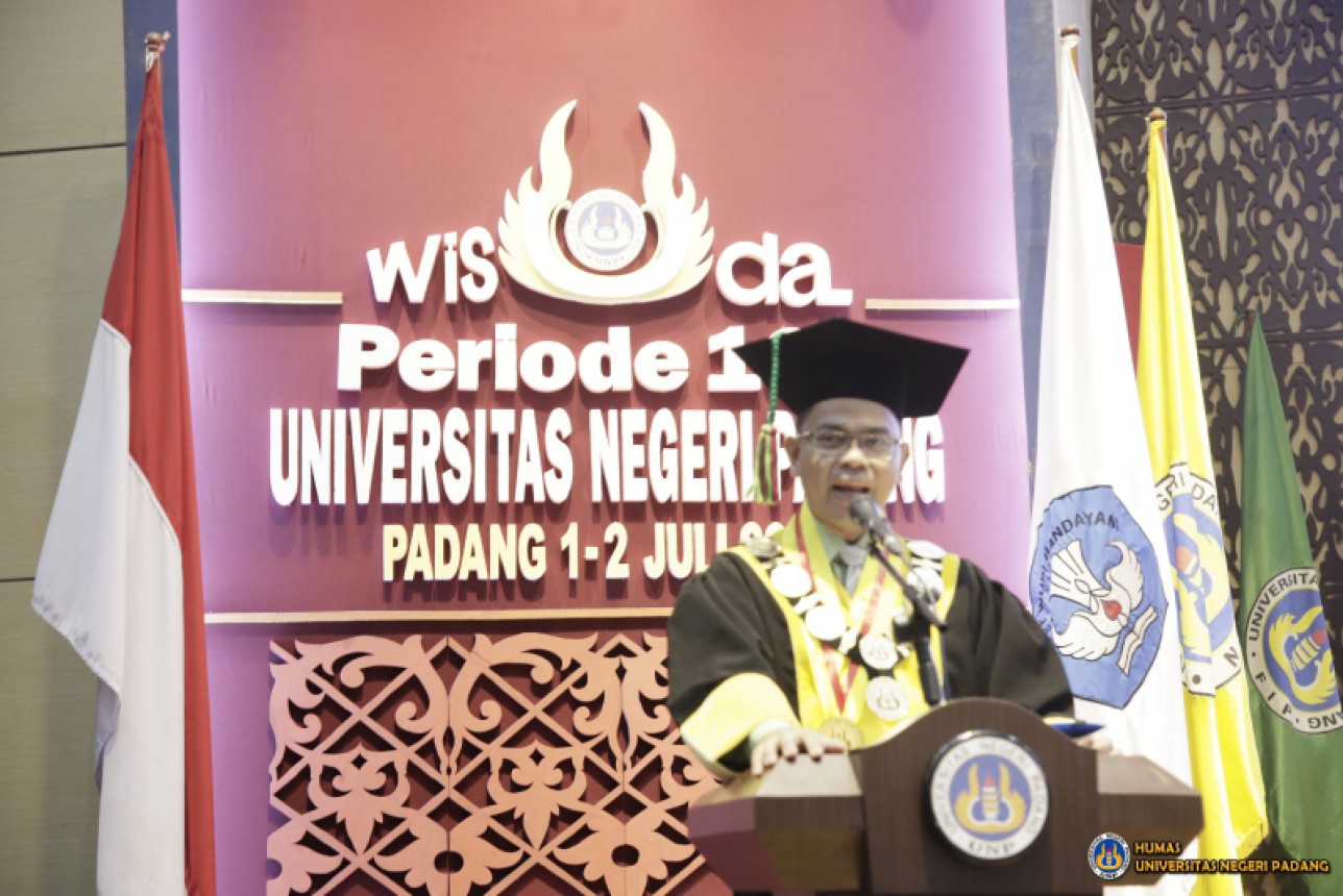 Wisuda Universitas Negeri Padang Periode 135