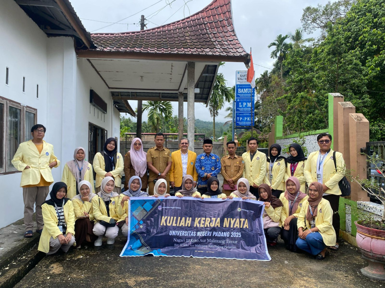 Pengantaran mahasiswa KKN UNP periode Juli Desember ke Nagari III Koto Aur Malintang timur. Kab. Padang Pariaman. DPL:  Dr. Jonni Mardizal, M.M. (17/06/2025)