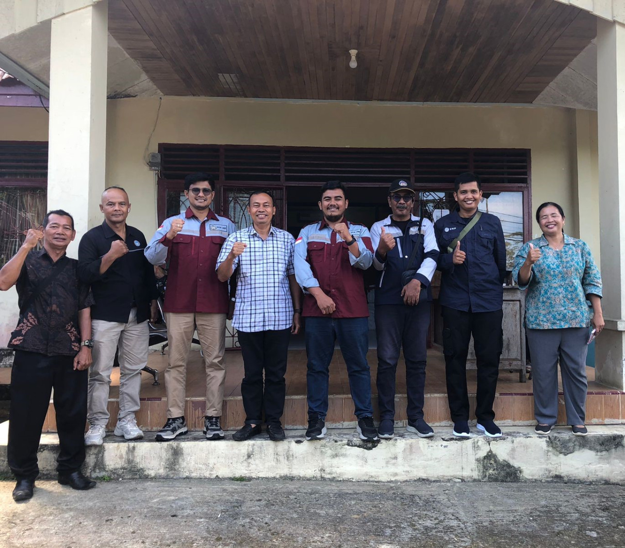 Monev Tim KKN UNP Juli-Desember di Kabupaten Kepulauan Mentawai:  Mohamad Hafrison, S.Pd, M.Pd; Dr. Andri Gemaini, S.Si. dan Zulhendra, M.Si. (18/07/2025)