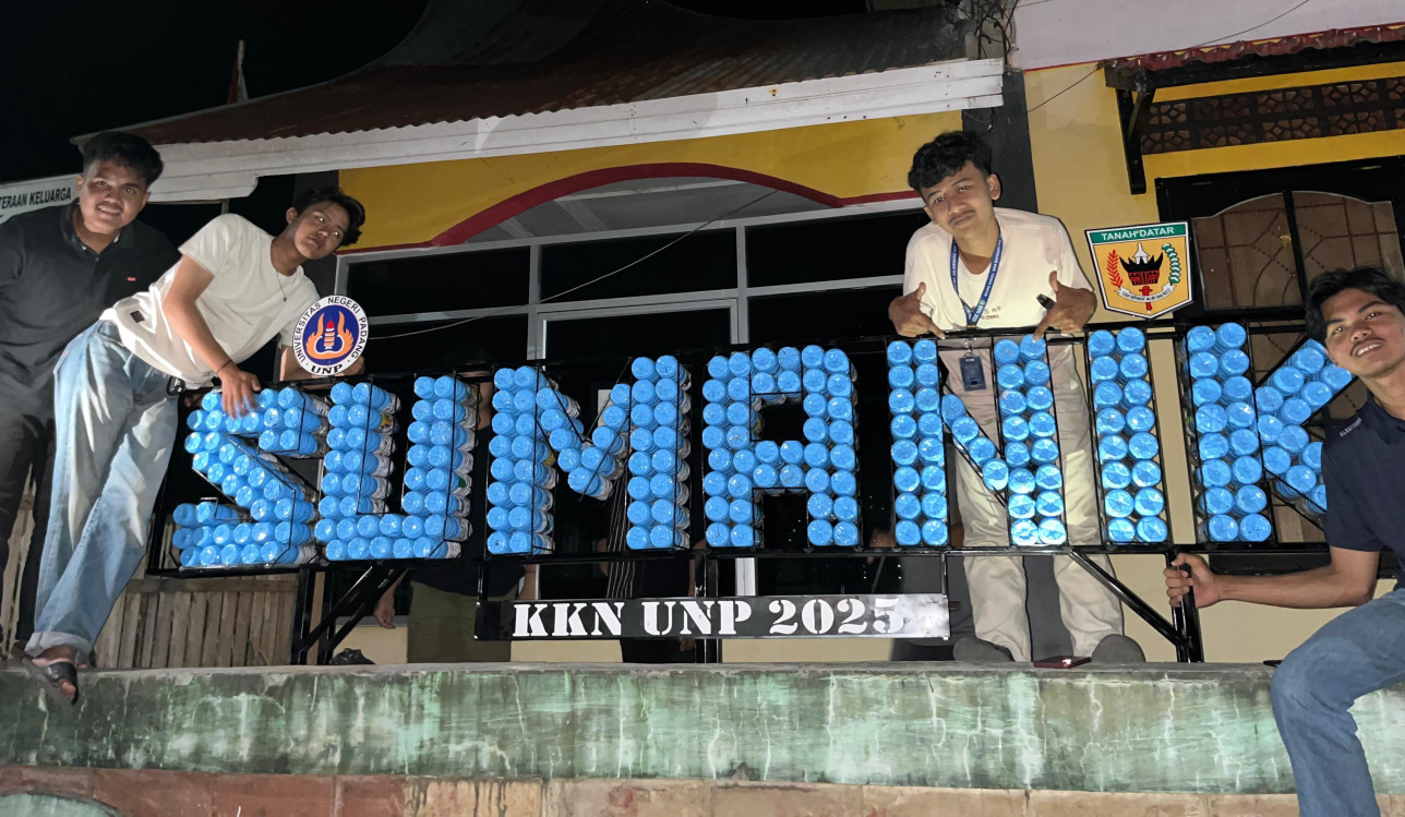 Aktivitas KKN UNP Juli-Desember di Nagari Sumanik, Kab. Tanah Datar: Pembuatan Ecobrick. DPL: Ns. Ramaita, M.Kep. (16/07/2025)