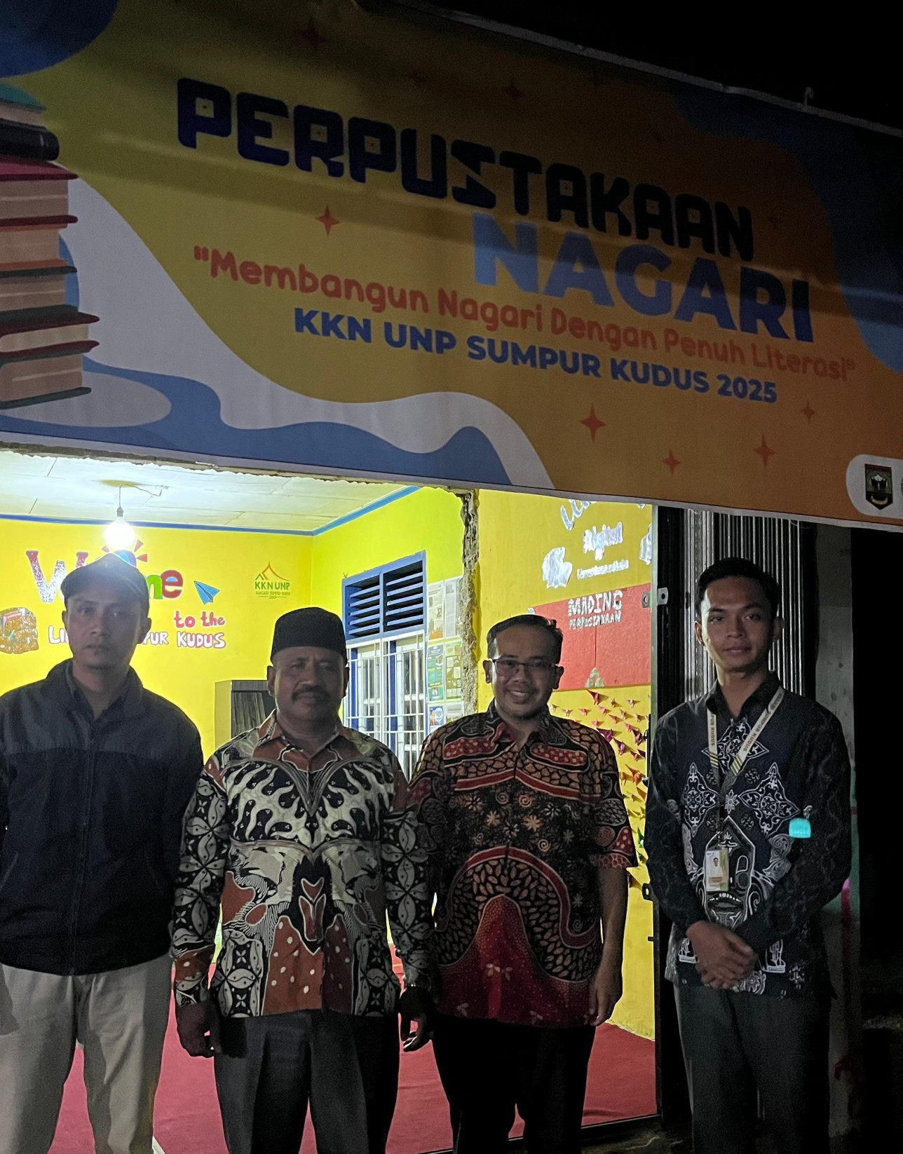 Aktivitas KKN UNP Juli-Desember di Nagari Sumpur Kudus, Kab. Sijunjung: Membuat Perpustakaan Nagari. DPL: Samuel Martin Pradana, M.Tr.T. (17/07/2025)