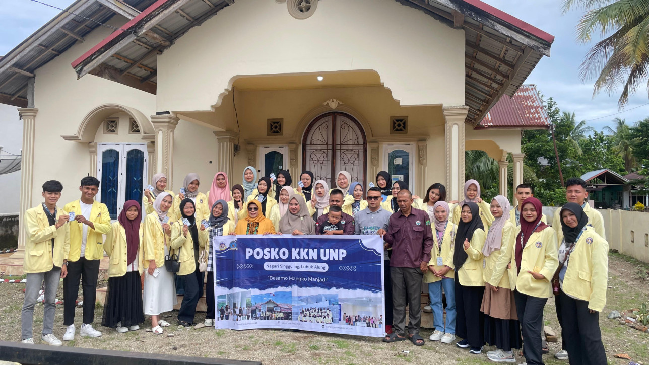 Pengantaran mahasiswa KKN UNP periode Juli Desember ke Nagari Singuling, Kab. Padang Pariaman. DPL: Prof. Dr. Farida Mayar, M. Pd (17/06/2025)