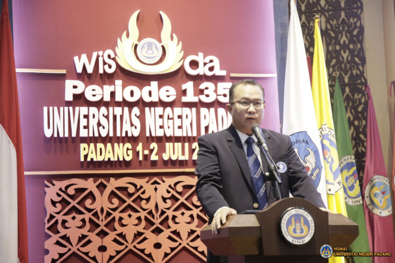 Wisuda Universitas Negeri Padang Periode 135