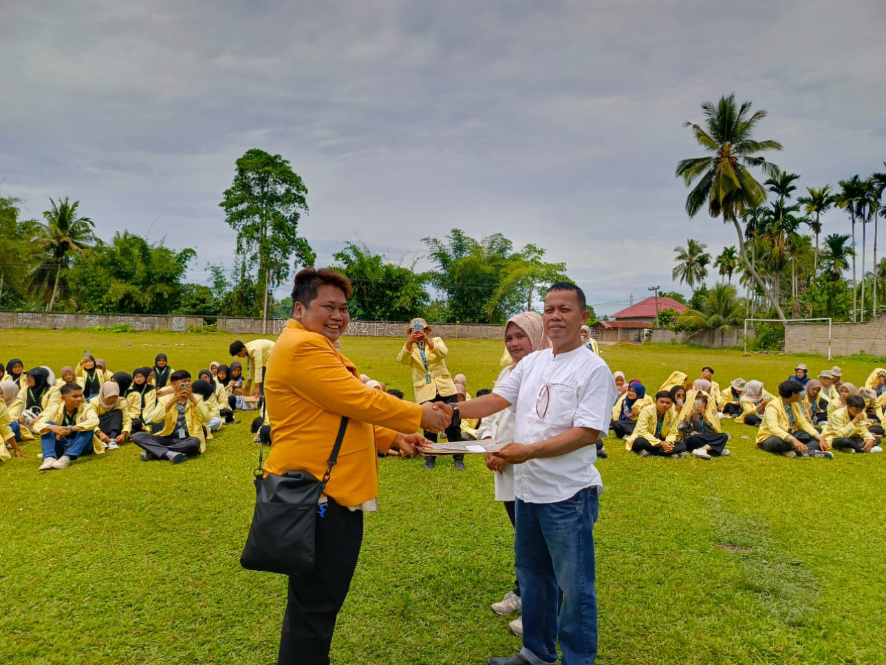 Pengantaran mahasiswa KKN UNP periode Juli Desember ke Nagari Tanjung 1, Kab. Sijunjung. DPL: Dr. Dony Novaliendry, M.Kom (17/06/2025)