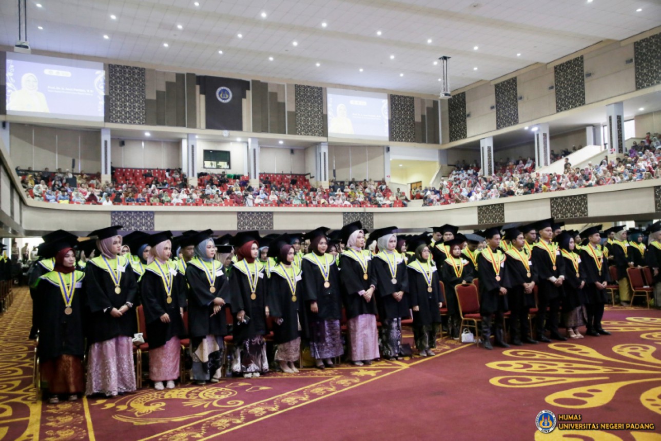 Wisuda Universitas Negeri Padang Periode 135