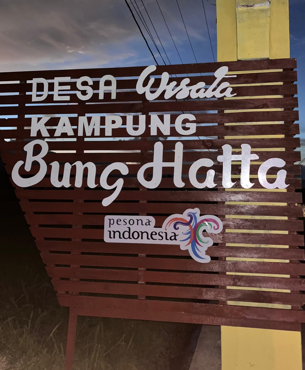 Aktivitas KKN UNP Juli-Desember di Nagari Batu Hampar, Kab.50 Kota: Membuat gerbang Nagari. DPL: Septri, S.Si,. M.Pd. (07/07/2025)