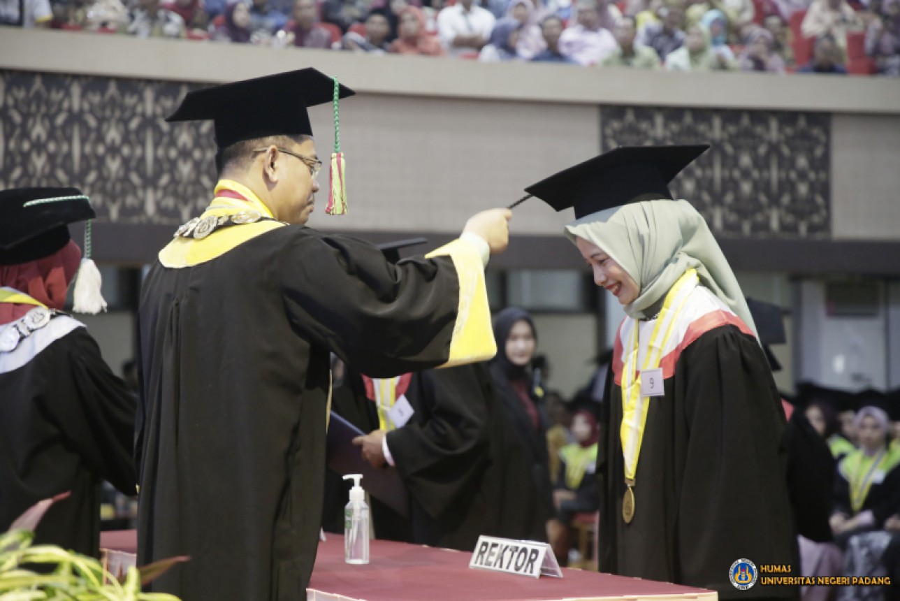 Wisuda Universitas Negeri Padang Periode 135