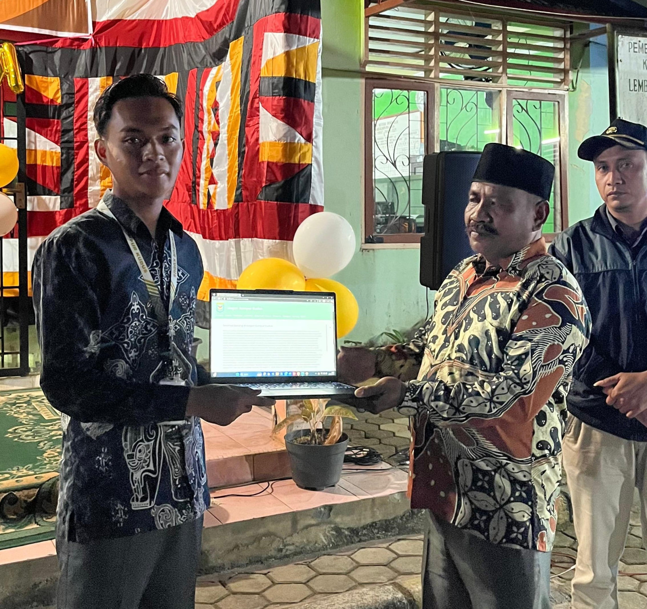 Aktivitas KKN UNP Juli-Desember di Nagari Sumpur Kudus, Kab. Sijunjung: Membuat Website Nagari. DPL: Samuel Martin Pradana, M.Tr.T. (17/07/2025)