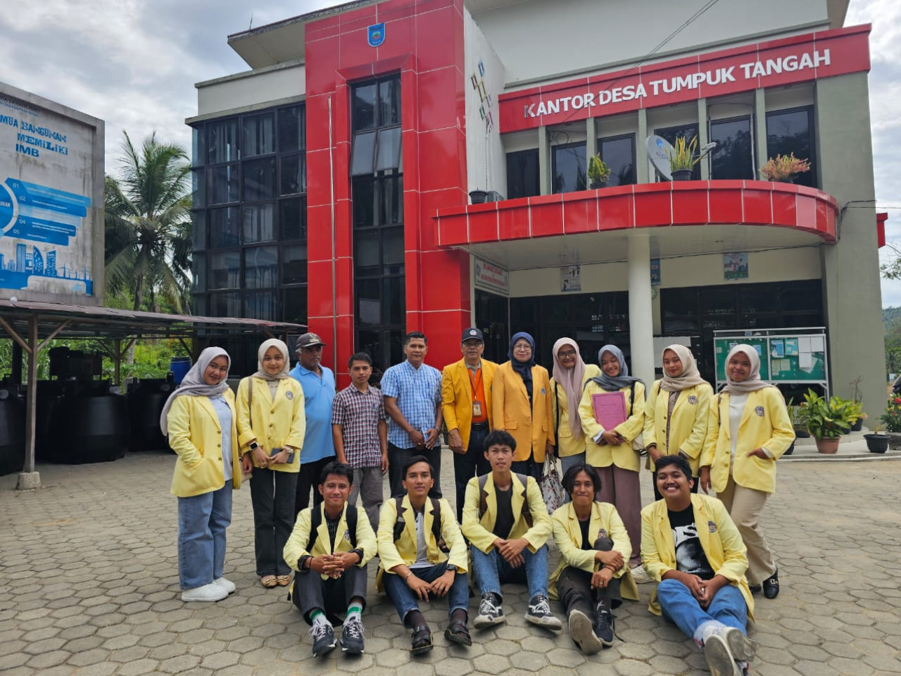 Survey lapangan KKN periode Juli Desember di Nagari Tumpuak Tangah. DPL:  Prof. Dr. Ir. Sukardi, M.T., IPM dan Dra. Adriani. M.Pd (29/05/2025)