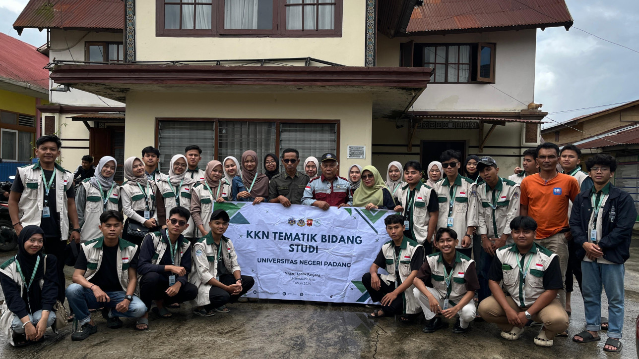 Pengantaran mahasiswa KKN Tematik UNP periode Juli Desember ke Tabek Panjang. Kab. Agam. DPL:  Dr. Ta'ali, MT. (17/06/2025)