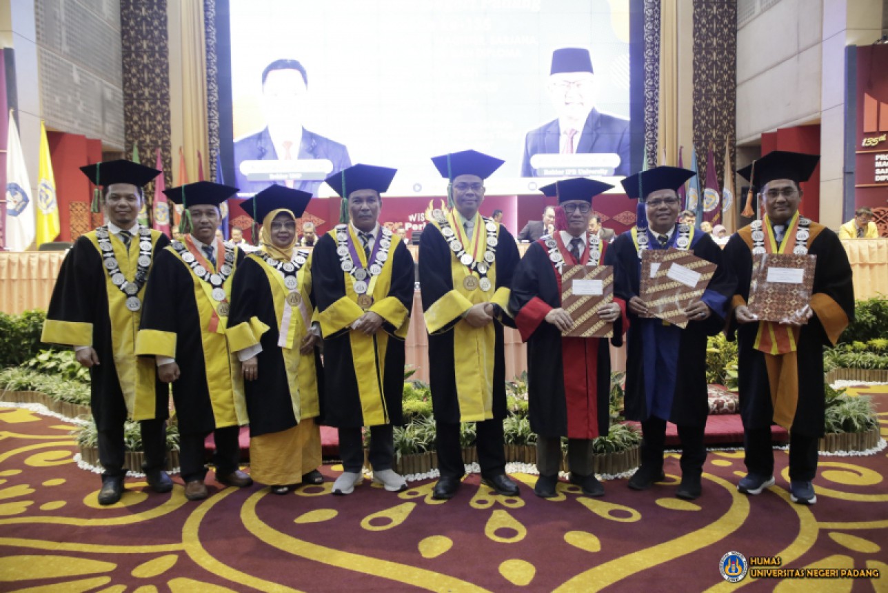 Wisuda Universitas Negeri Padang Periode 135