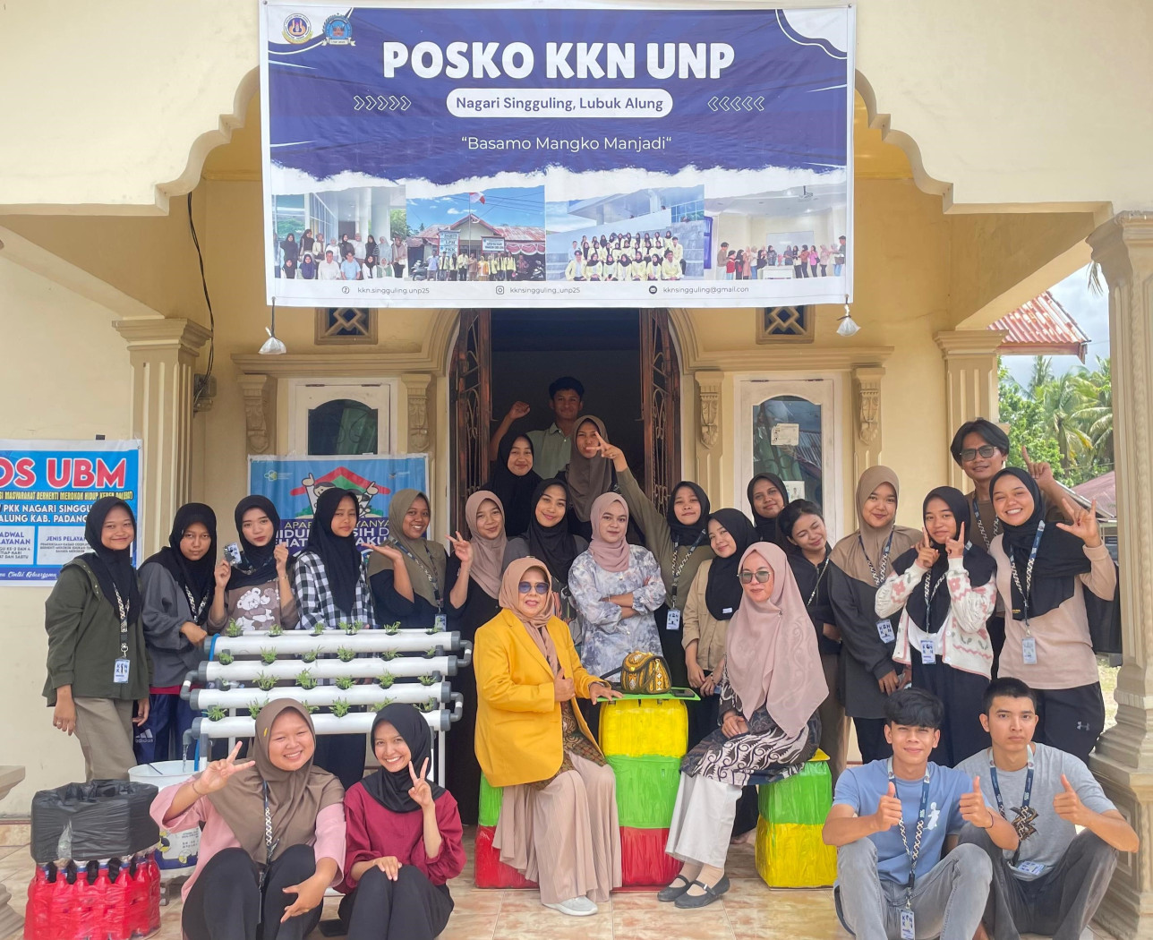 Monitoring KKN UNP Juli-Desember di Nagari Singguling, Kab. Padang Pariaman.  DPL: Prof. Dr. Farida Mayar, M. Pd. (14/07/2025)
