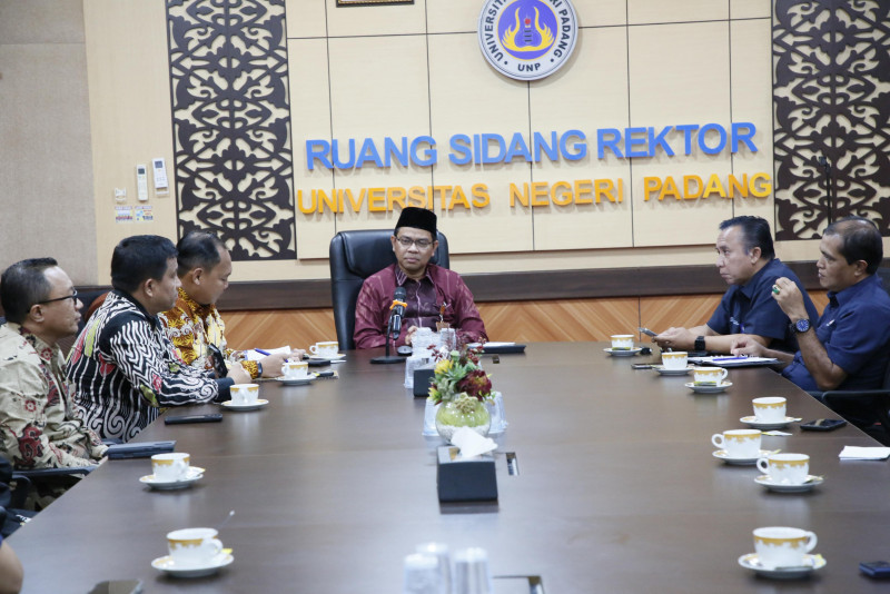 UNP dan Semen Padang Sinergikan CSR dan KKN di 12 Kelurahan Binaan Mulai 2026