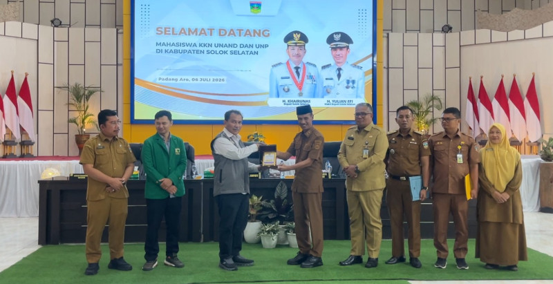 UNP Perkuat Kehadiran di Nagari, LPPM Serahkan Mahasiswa KKN di Kabupaten Solok Selatan